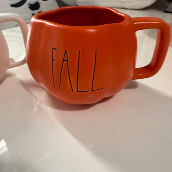 Set of two Rae Dunn pumpkin & fall mugs - Picture 6 of 6